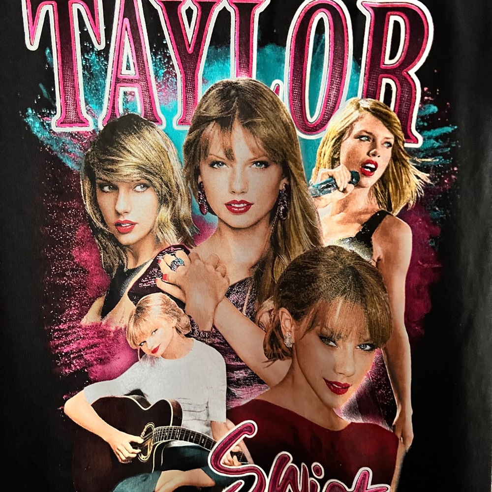 Taylor Swift Black Graphic Tee